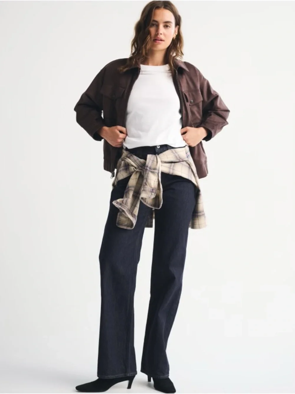 Abercrombie & Fitch High Rise Loose Drapey Rigid Jeans in Dark Rinse Denim - Picture 3 of 13